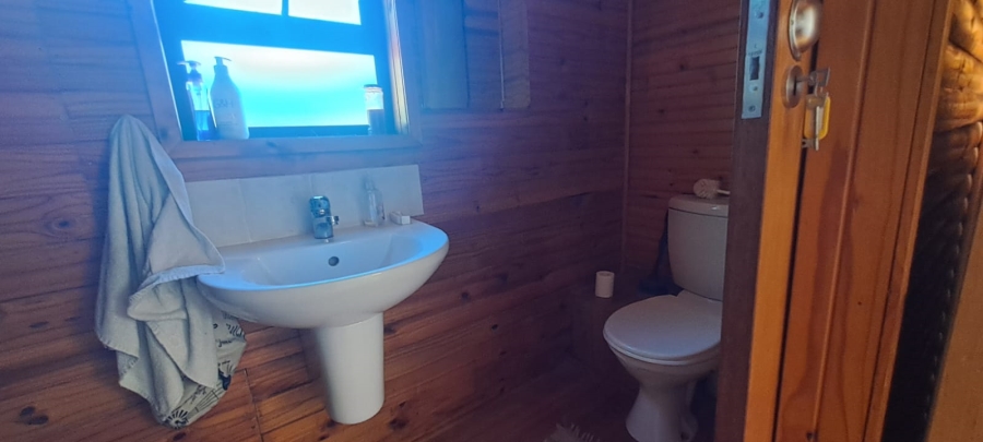 2 Bedroom Property for Sale in Meerenbosch Western Cape